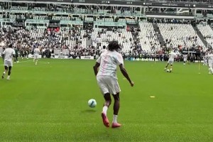 中国博主让小小图拉姆给他传一个，小小图拉姆竟然真的听懂了🤣