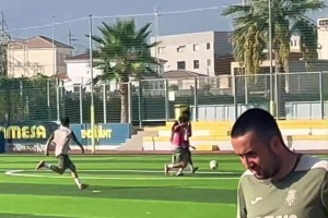 黄又硬！刘凯源在队内对抗赛中独造四球，这身体素质媲美欧洲小孩